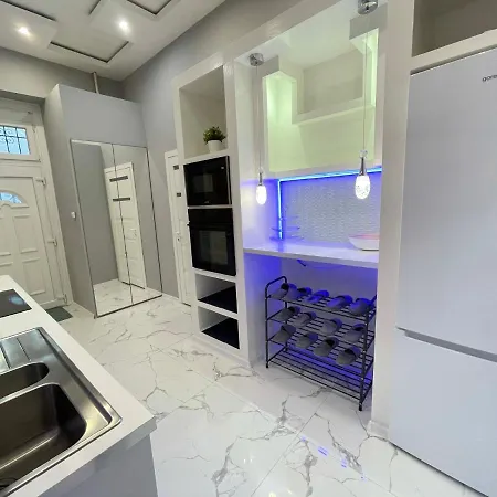 Deluxe Sapphire Residency - 4 Bedrooms Apartment *