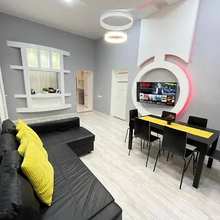 Deluxe Sapphire Residency - 4 Bedrooms Budapest
