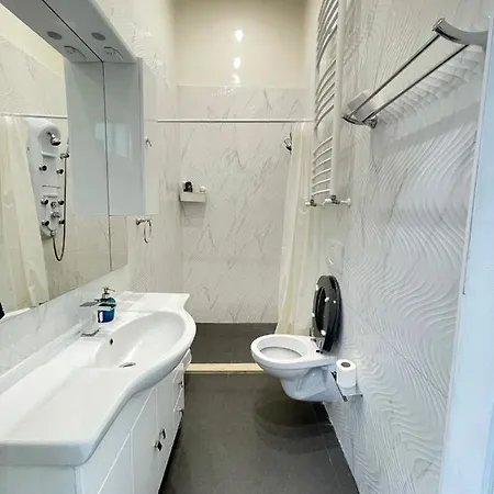 Deluxe Sapphire Residency - 4 Bedrooms Budapest