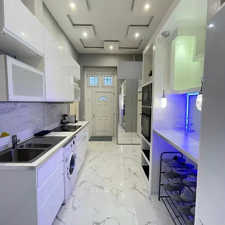Apartment Deluxe Sapphire Residency - 4 Bedrooms Budapest